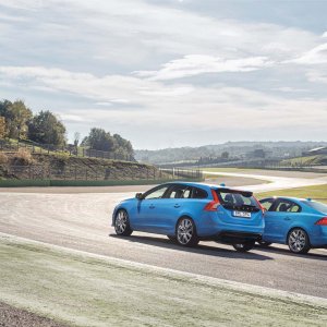 2017-volvo-s60-polestar_100596657_h.jpg