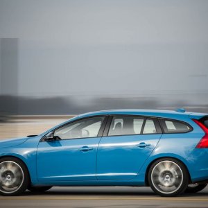 2017-Volvo-V60-Polestar-107.jpg